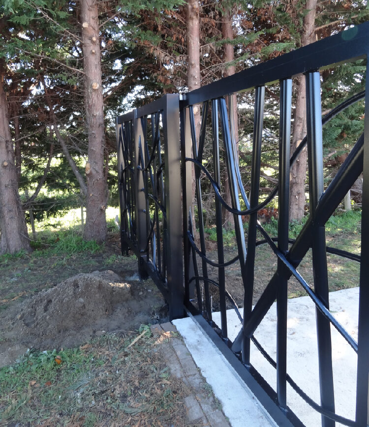 Custom Large Automatic Alloy Gate - Paraparaumu - Elliott Engineering