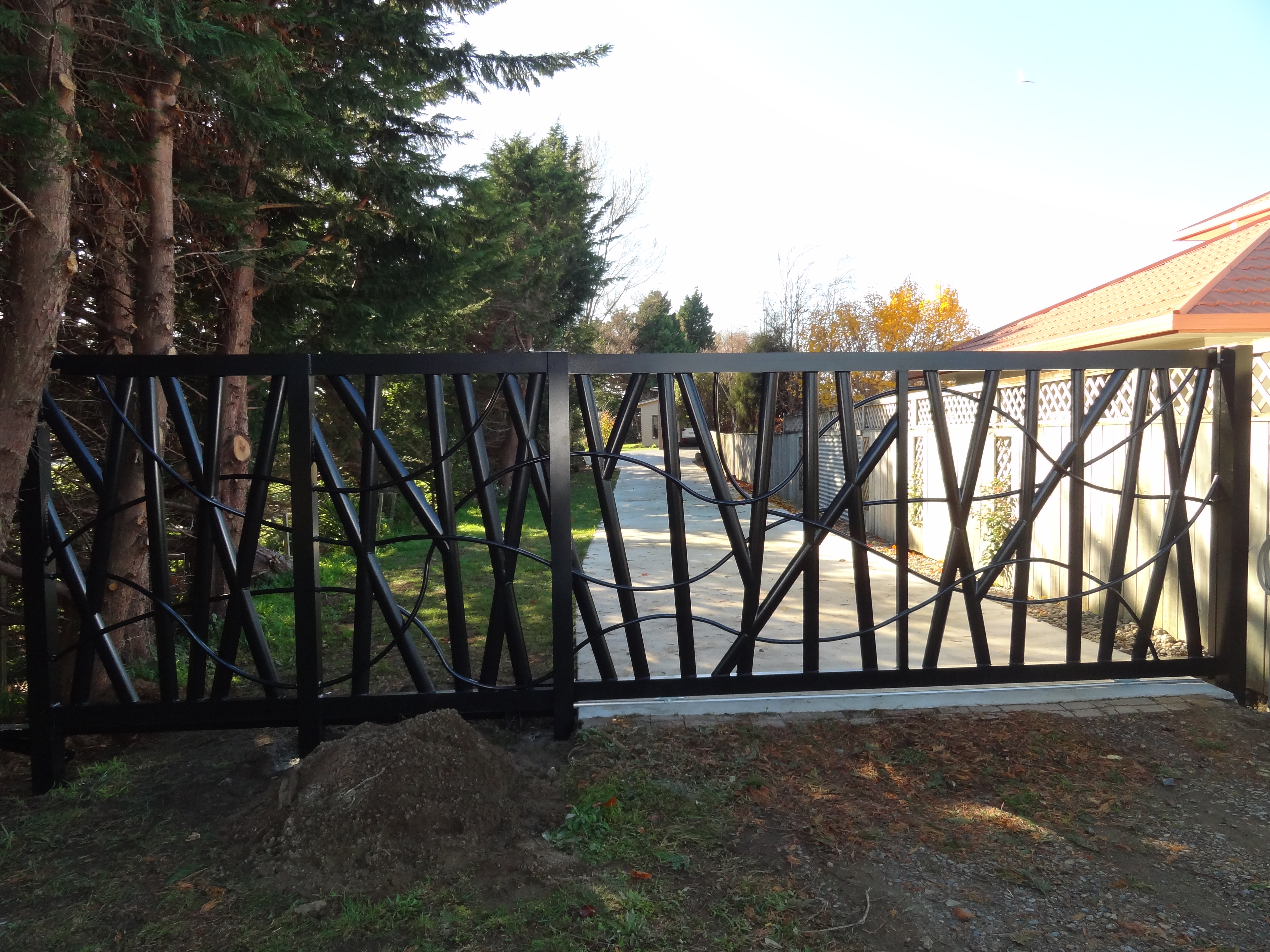 Custom automatic coated metal gate - Elliott Engineering 