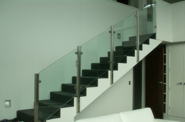 Custom glass balustrade - Paliser Rd - Elliott Engineering