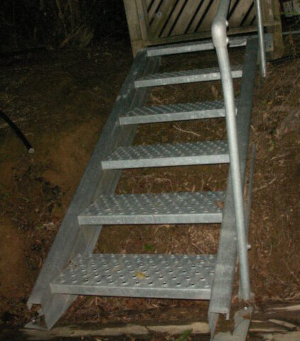 Galvanised steel outdoor stairs - Elliott Engineering